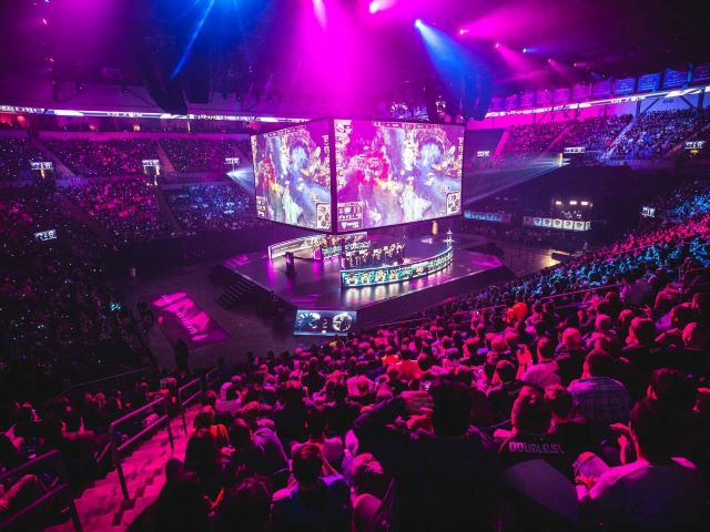 Riot Games' LCS broadcast observes moment of silence for Black Lives Matter  - ESPN